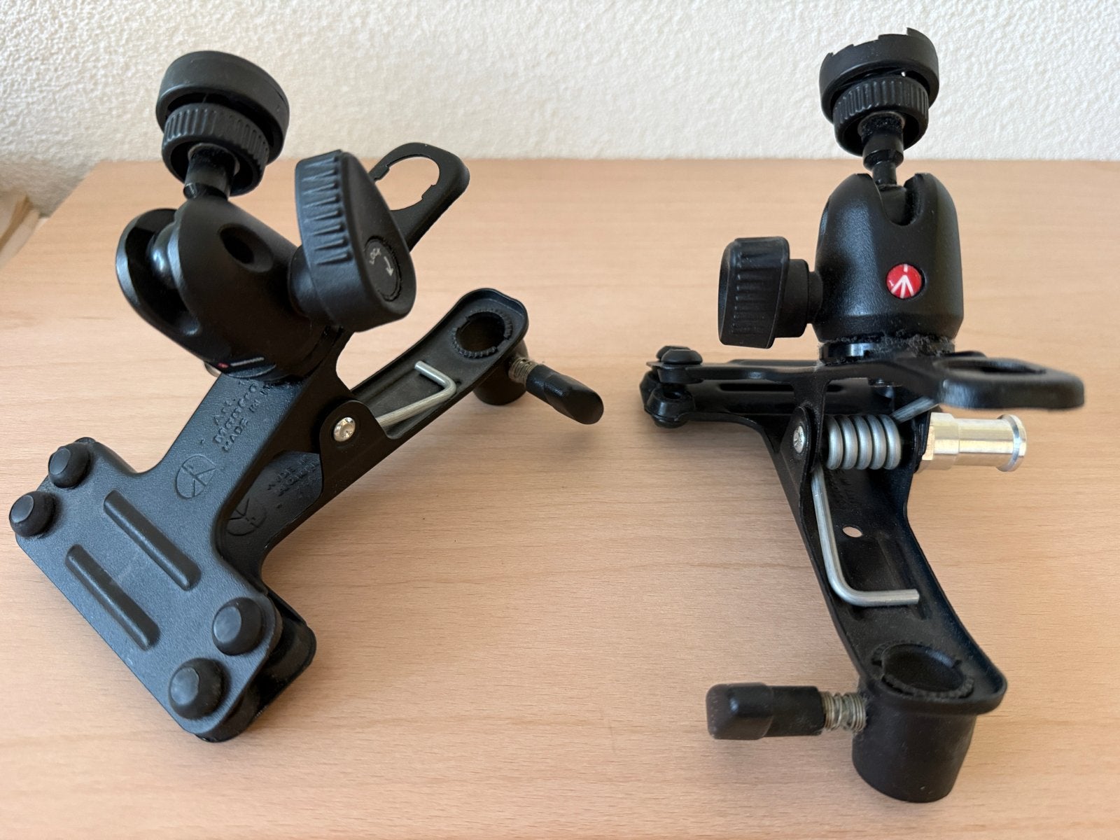 Twee Manfrotto flitsklemmen met balhoofd, Manfrotto, Overige typen, Ophalen of Verzenden, Gebruikt