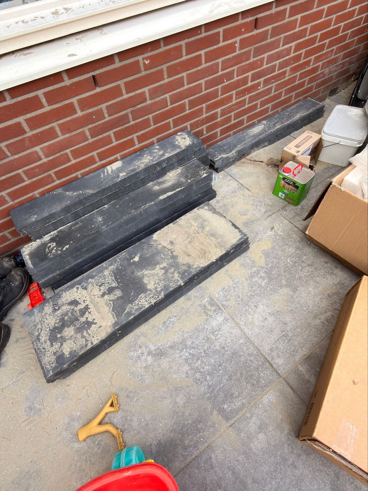 Restant tegels en opsluitbanden gratis af te halen, Tuin en Terras, Ophalen, Gebruikt, Minder dan 5 m², Beton