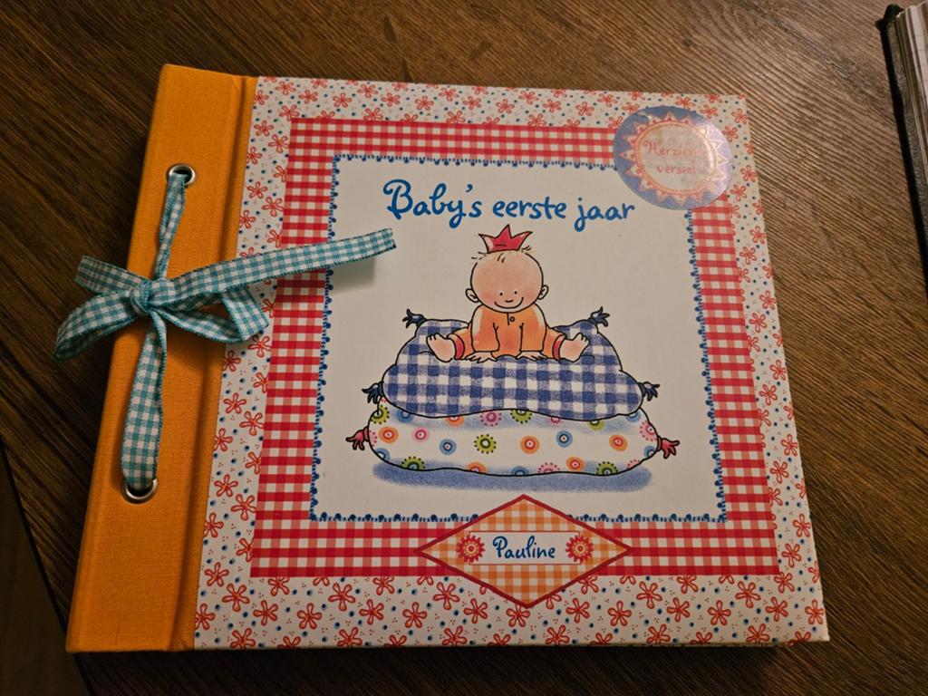 Baby's eerste jaar boek - Pauline Oud, Boeken, Kinderboeken | Baby's en Peuters, Ophalen of Verzenden, Uitklap-, Voel- of Ontdekboek