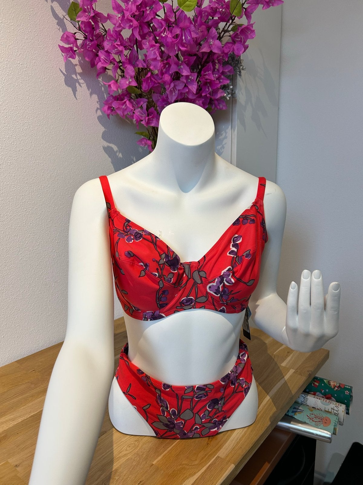 Fantasie Bikini Set - Rood met Bloemenprint, Kleding | Dames, Badmode en Zwemkleding, Ophalen of Verzenden, Nieuw, Rood, Bikini