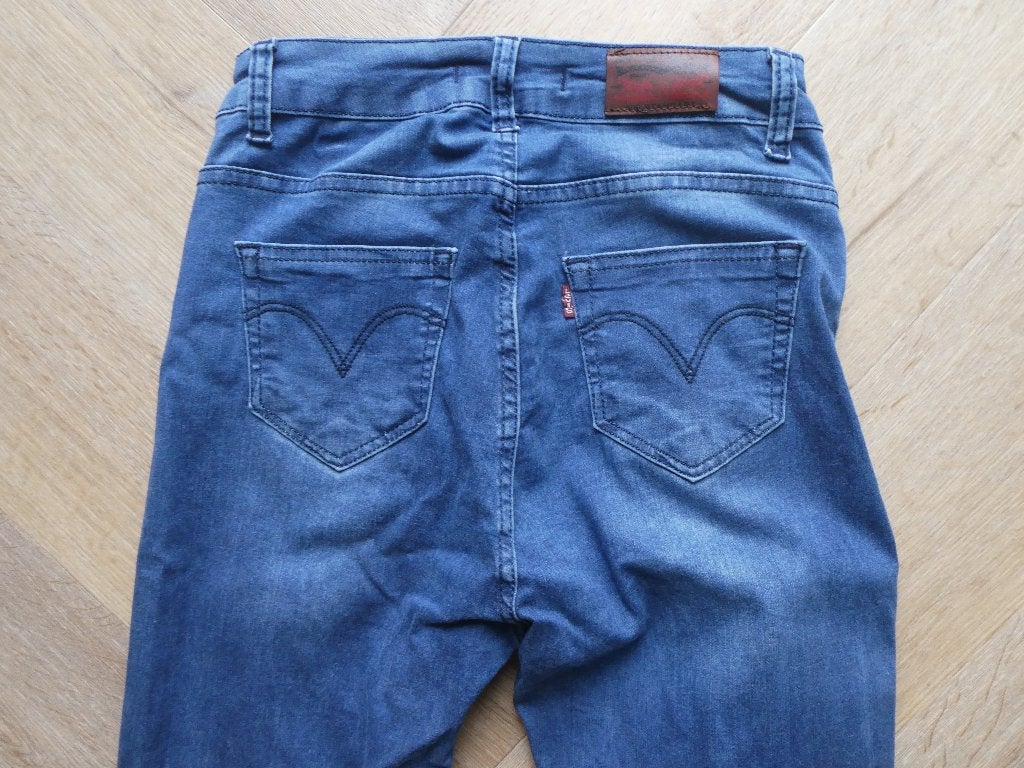Levi's Jeans maat 31-30, Blauw, Ophalen of Verzenden, Zo goed als nieuw, W30 - W32 (confectie 38/40)