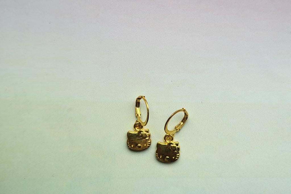 Gouden Hello Kitty Oorbellen - Schattig en Stijlvol, Overige materialen, Hangers, Verzenden, Nieuw