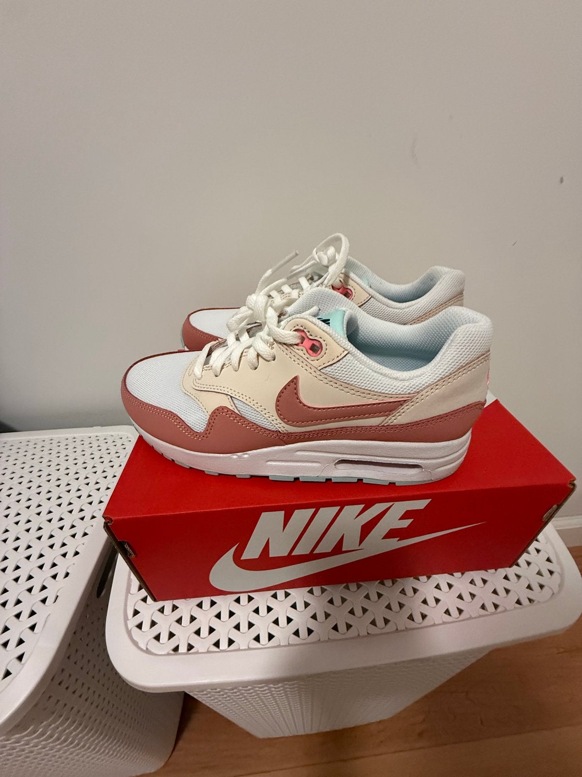 Nike Air Max 1 (GS) - Nieuw in doos, Ophalen of Verzenden, Nieuw, Roze, Sneakers of Gympen