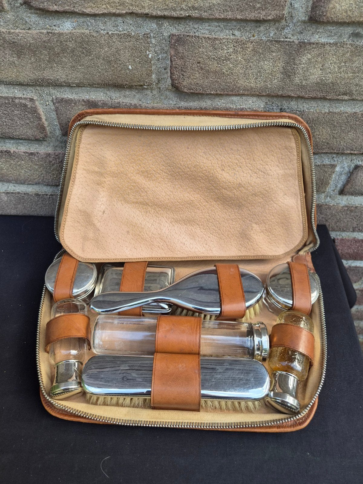 Vintage Reis Toilettas Leer met Glazen Flesjes, Antiek en Kunst, Ophalen of Verzenden