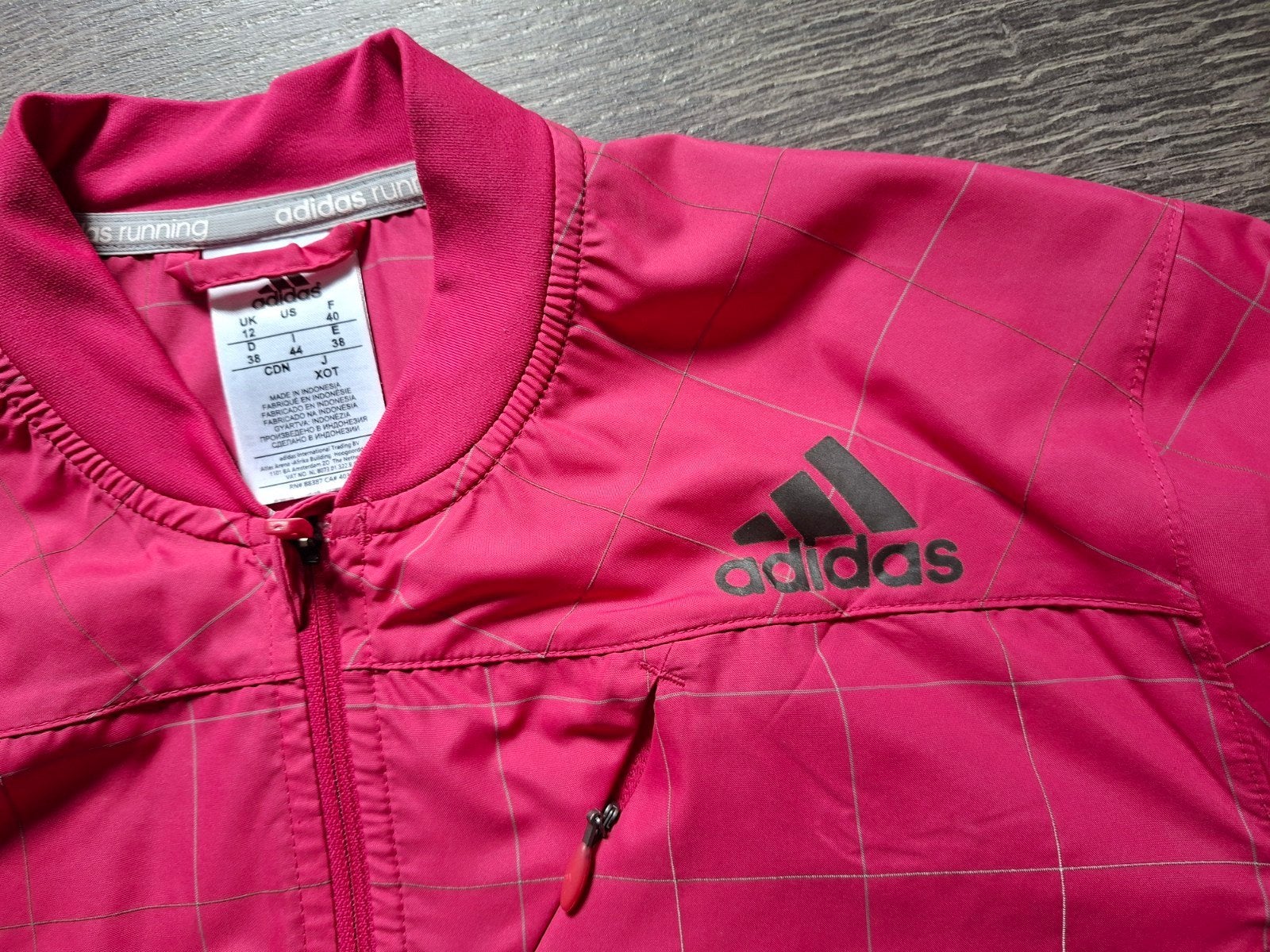 Adidas hardloopset: roze jasje en grijze legging € 30,00, Kleding | Dames, Adidas, Ophalen of Verzenden, Zo goed als nieuw, Maat 36 (S)