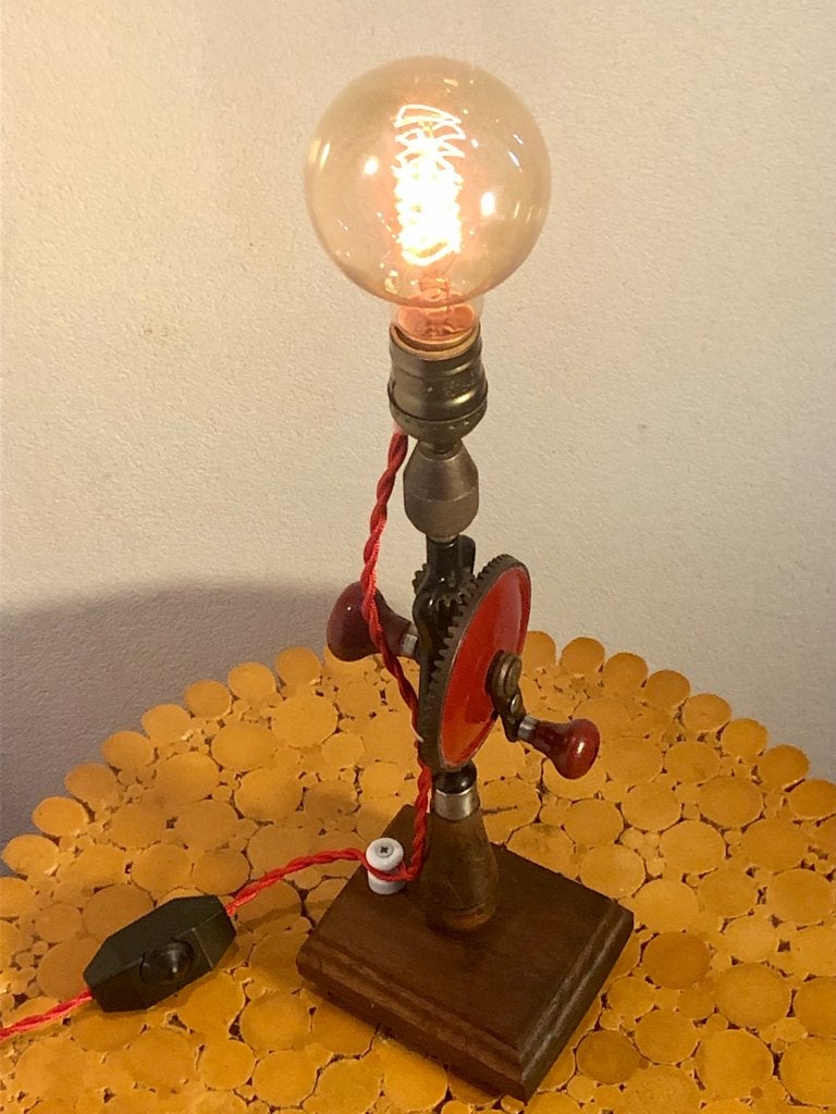 Tafellamp “Handboormachientje”, Gebruikt, 50 tot 75 cm, Ophalen of Verzenden, Overige materialen