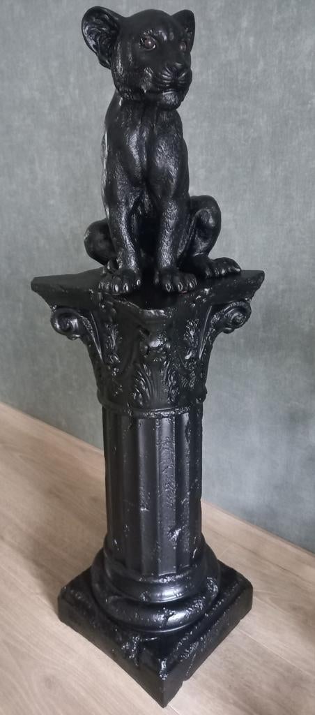 Beeld grote zwarte leeuwenwelp op zuil 122 cm hotel chique, Ophalen