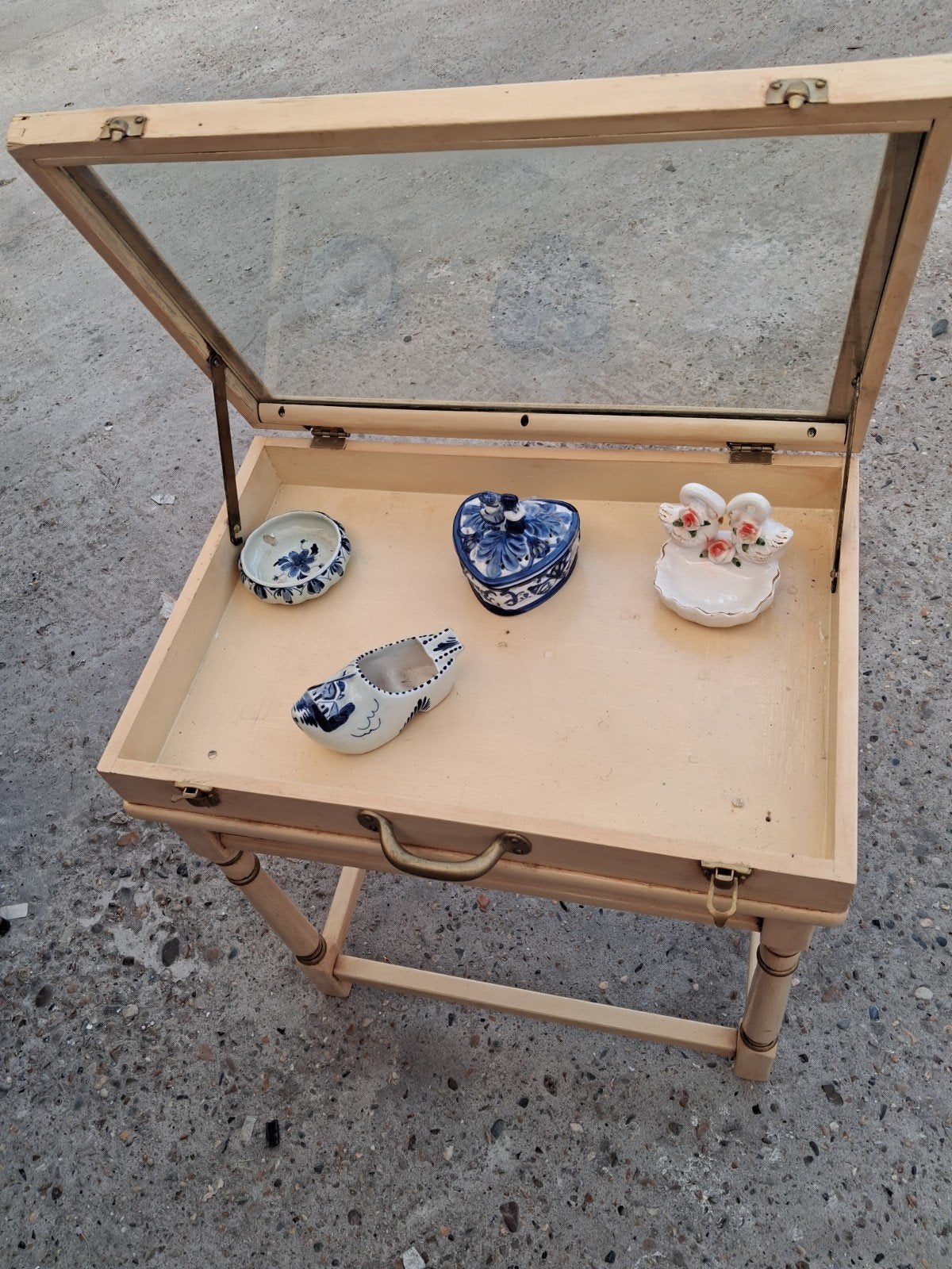 Antiek vitrine tafeltje 54 bij 50 bij 34.de vitrine is 7.5 c, Antiek en Kunst, Ophalen