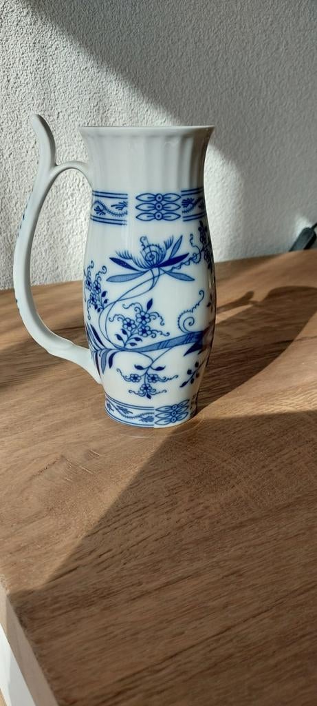 Tjechisch aardewerken vaasje/kannetje met uienmotief., Ophalen of Verzenden