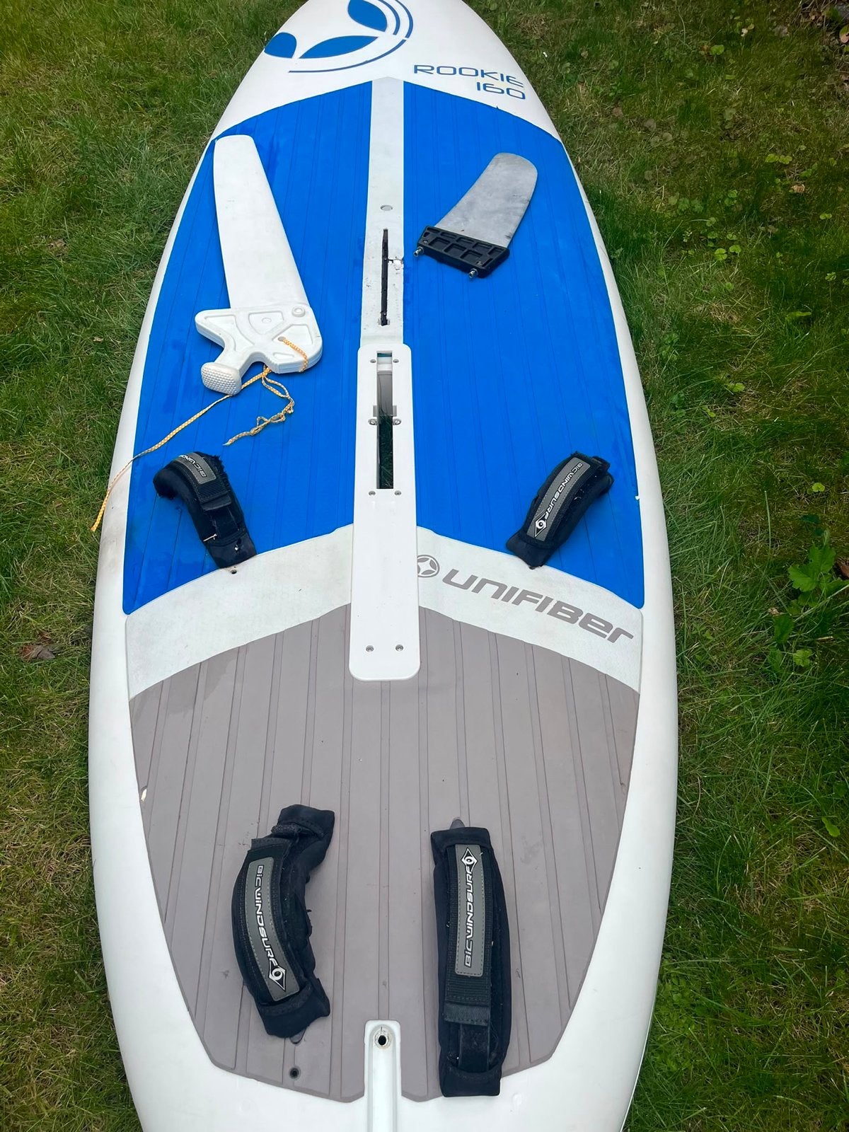 Surfplank Unifiber Rookie 160 incl. zwaard, vin, voetbanden, Watersport en Boten, Ophalen, Gebruikt, 300 cm of meer, Met vin(nen)