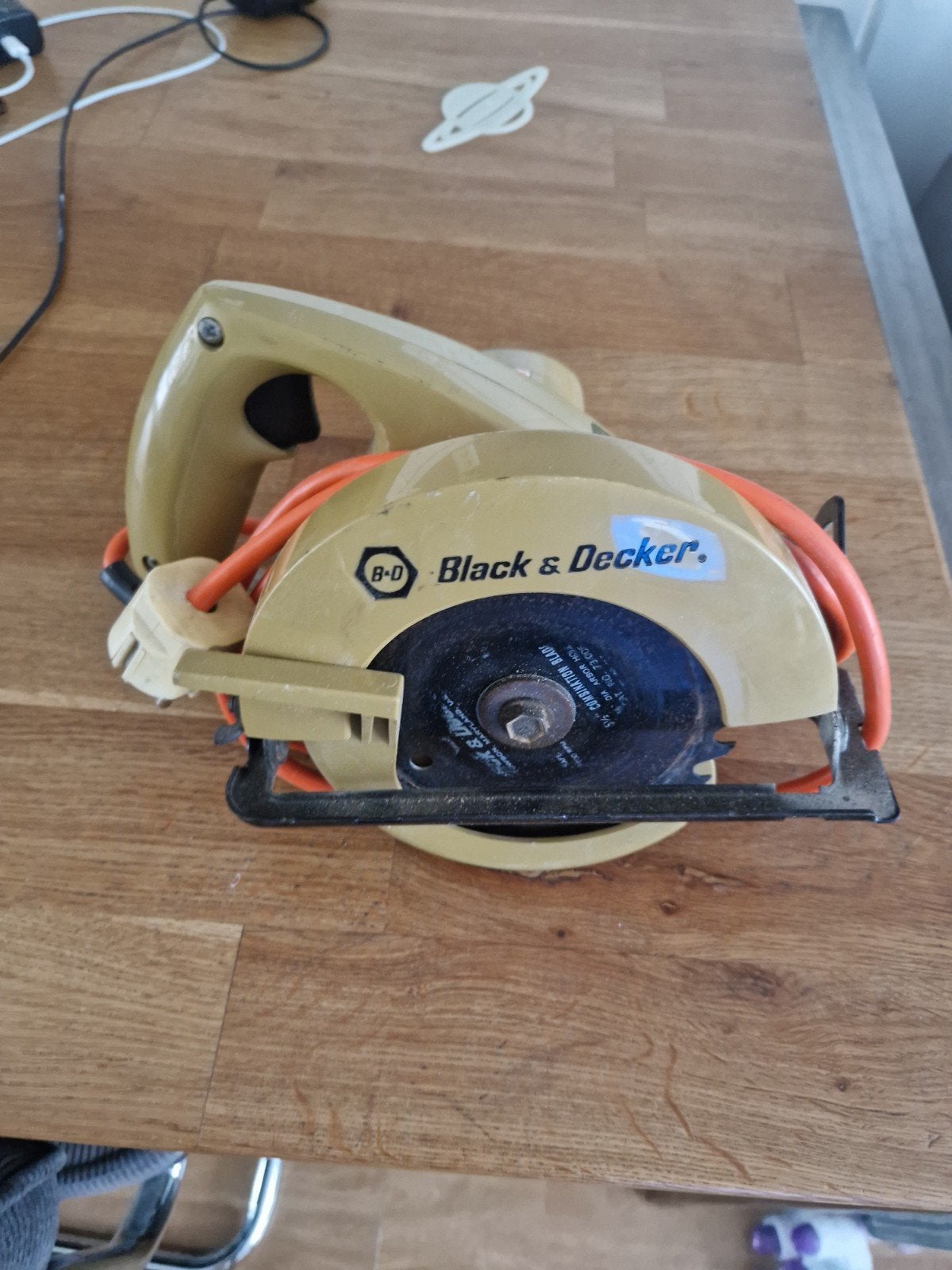Te koop afkortzaag Black/decker, Ophalen of Verzenden, 1200 watt of meer, Afkortzaag, 30 tot 70 mm