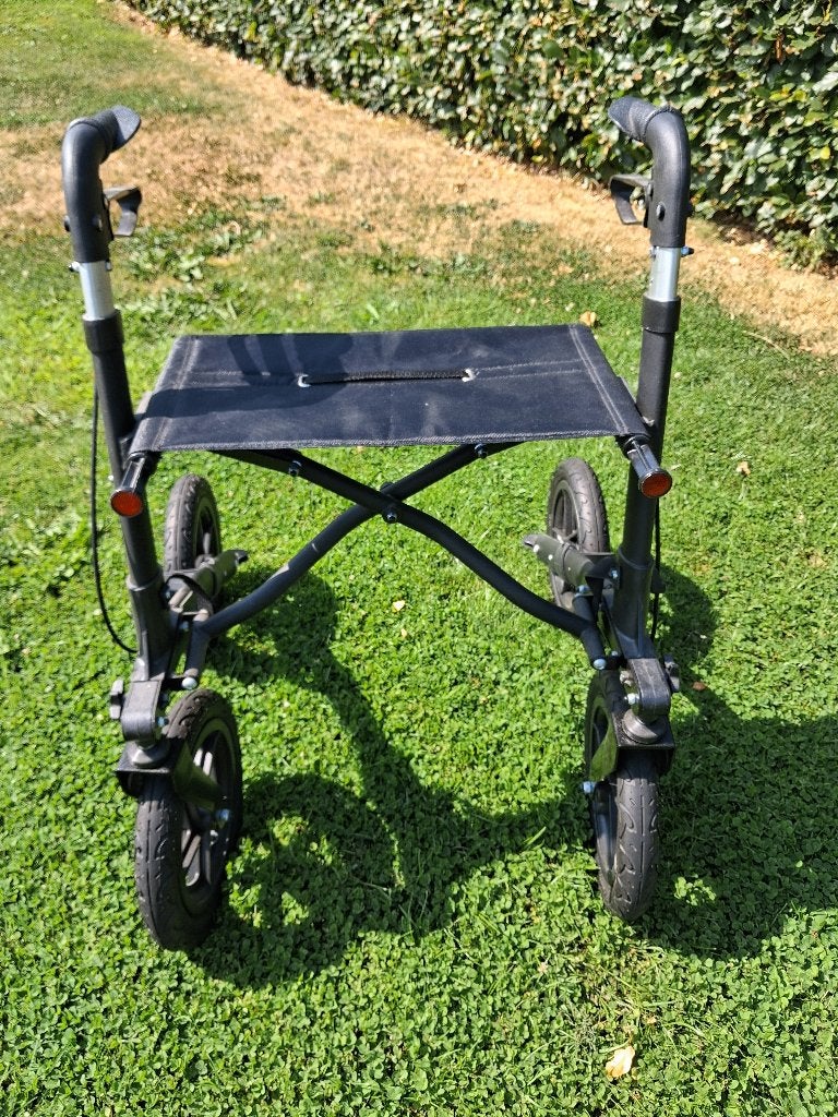 Grote Rollator., Ophalen, Lichtgewicht, Nieuw