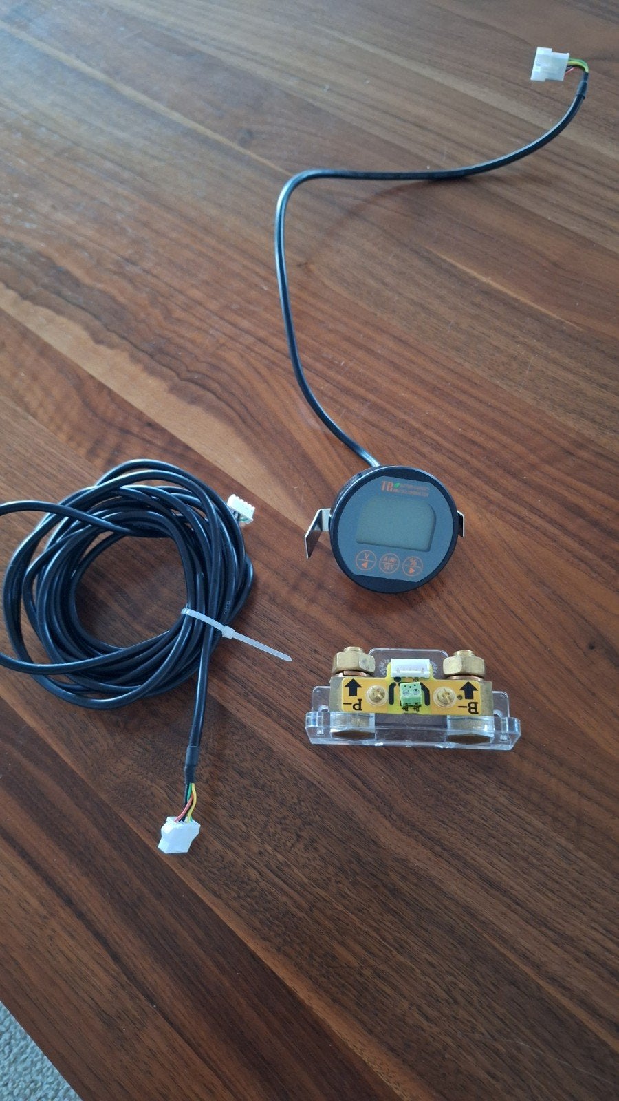 Batterij/spanningsmeter met 500A shunt, Ophalen of Verzenden, Gebruikt