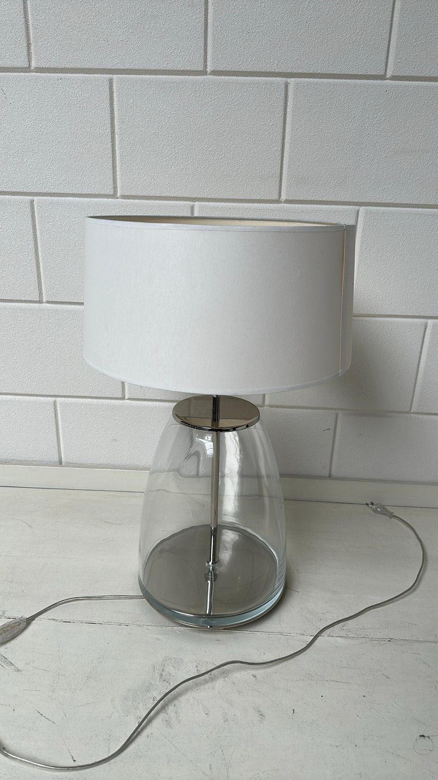 3 Moderne design tafellampen met glazen voet en witte kap, Ophalen, Zo goed als nieuw, Glas