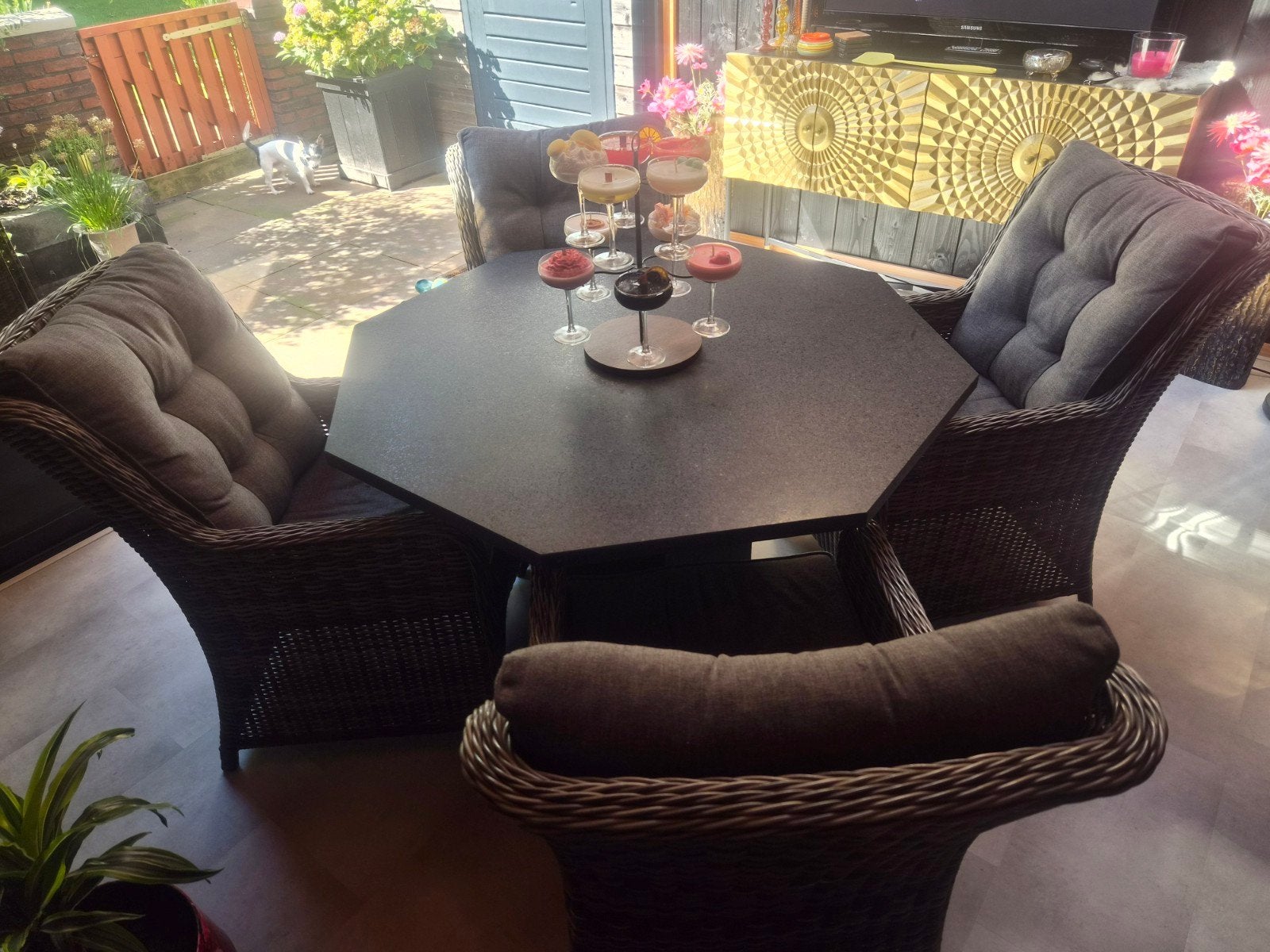 Mooie tuinset met natuurstenen tafel (120cm doorsnee), Ophalen, Gebruikt, Tuinset, Eettafel