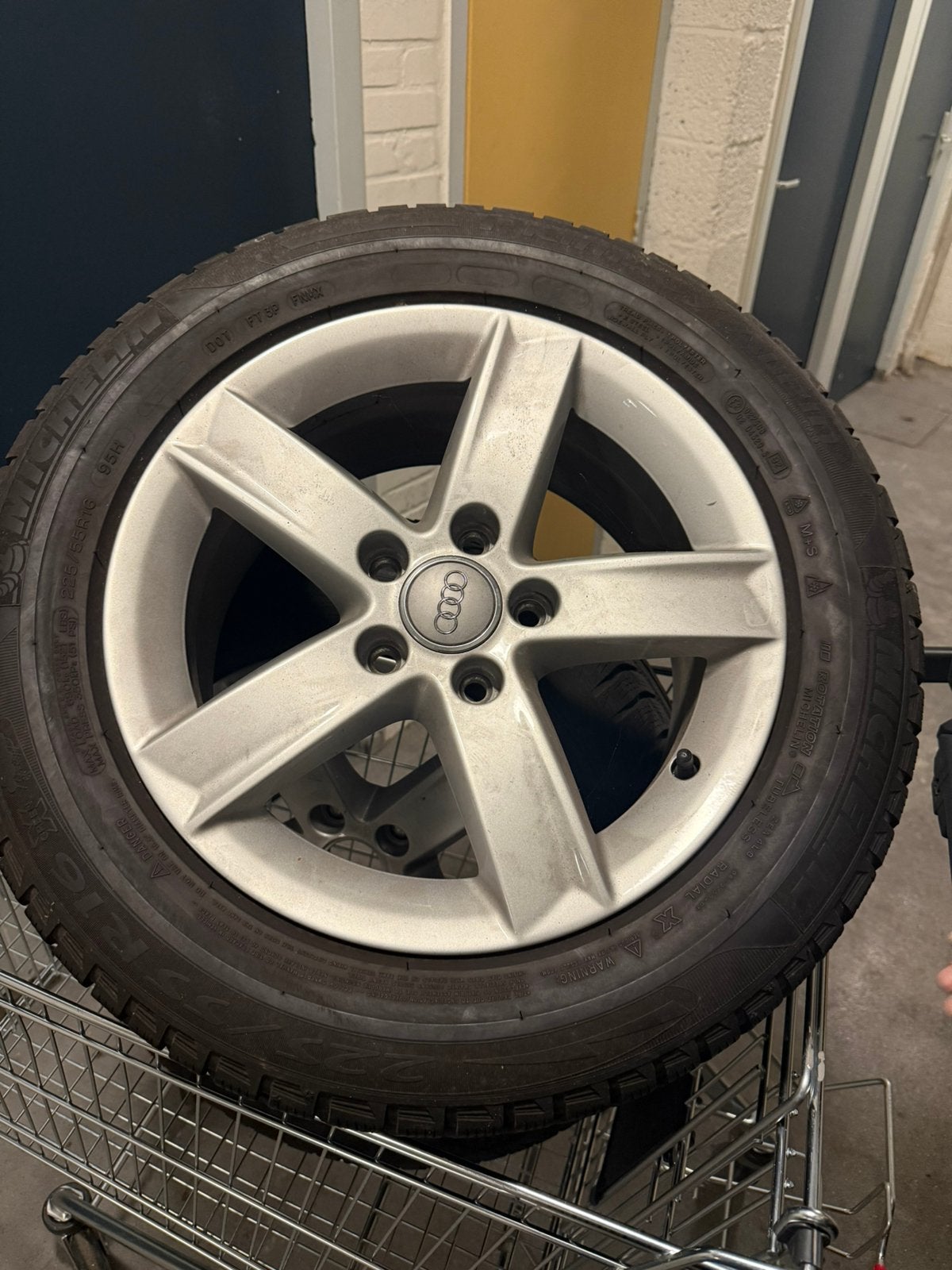 3x audi velgen met michelin alpin banden, Auto-onderdelen, Gebruikt, 16 inch, Banden en Velgen, Personenwagen