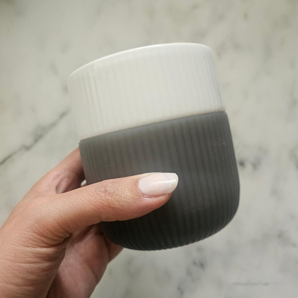 Royal Copenhagen Fluted Contrast Mok beker kopje Grijs Wit, Huis en Inrichting, Keuken | Servies, Zo goed als nieuw, Kop(pen) en/of Schotel(s)