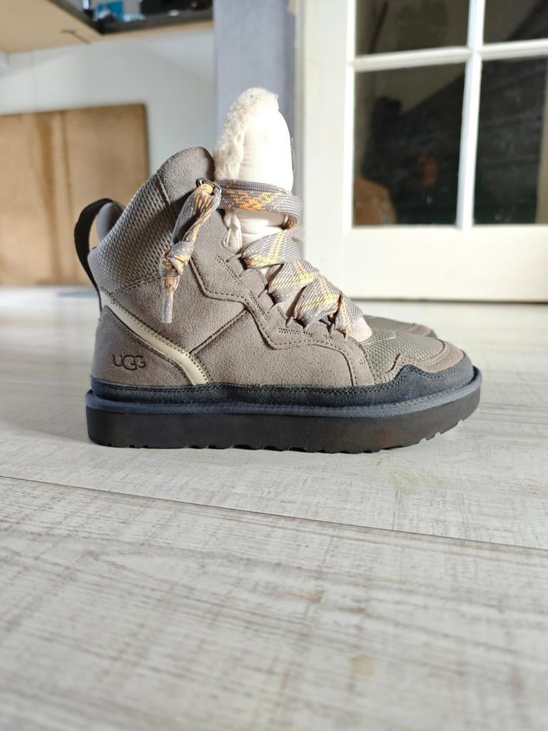 Ugg Highmel, Kleding | Dames, Schoenen, UGG, Lage of Enkellaarzen, Ophalen of Verzenden, Zo goed als nieuw
