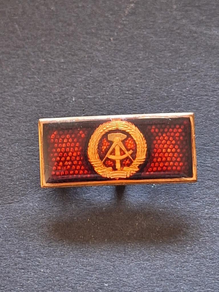 Speldje DDR, Verzamelen, Militaria | Algemeen, Ophalen of Verzenden, Landmacht, Duitsland, Embleem of Badge