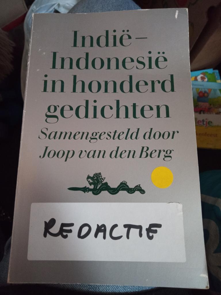 Joop van den Berg - Indië-Indonesië in honderd gedichten, Ophalen of Verzenden, Gelezen