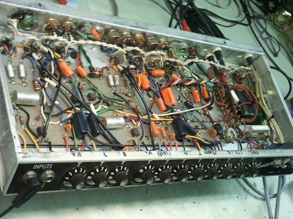 Rohde Elektronica repareert elektronische muziek apparatuur, Komt aan huis, Toetsinstrumenten