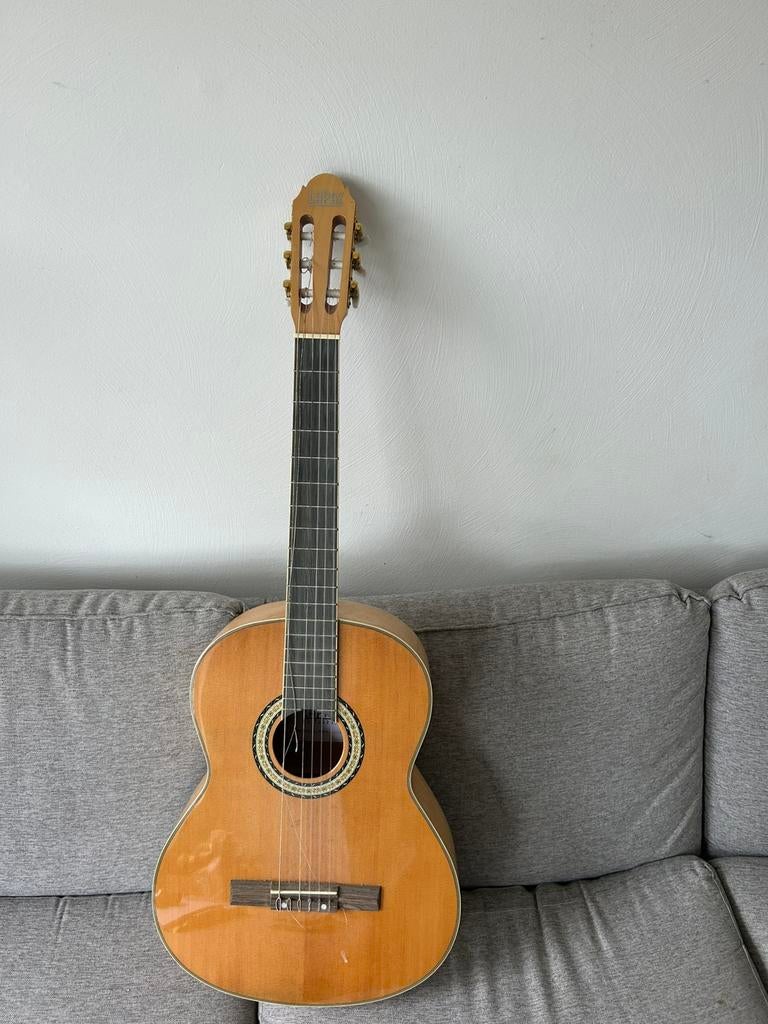 La Paz gitaar, Ophalen