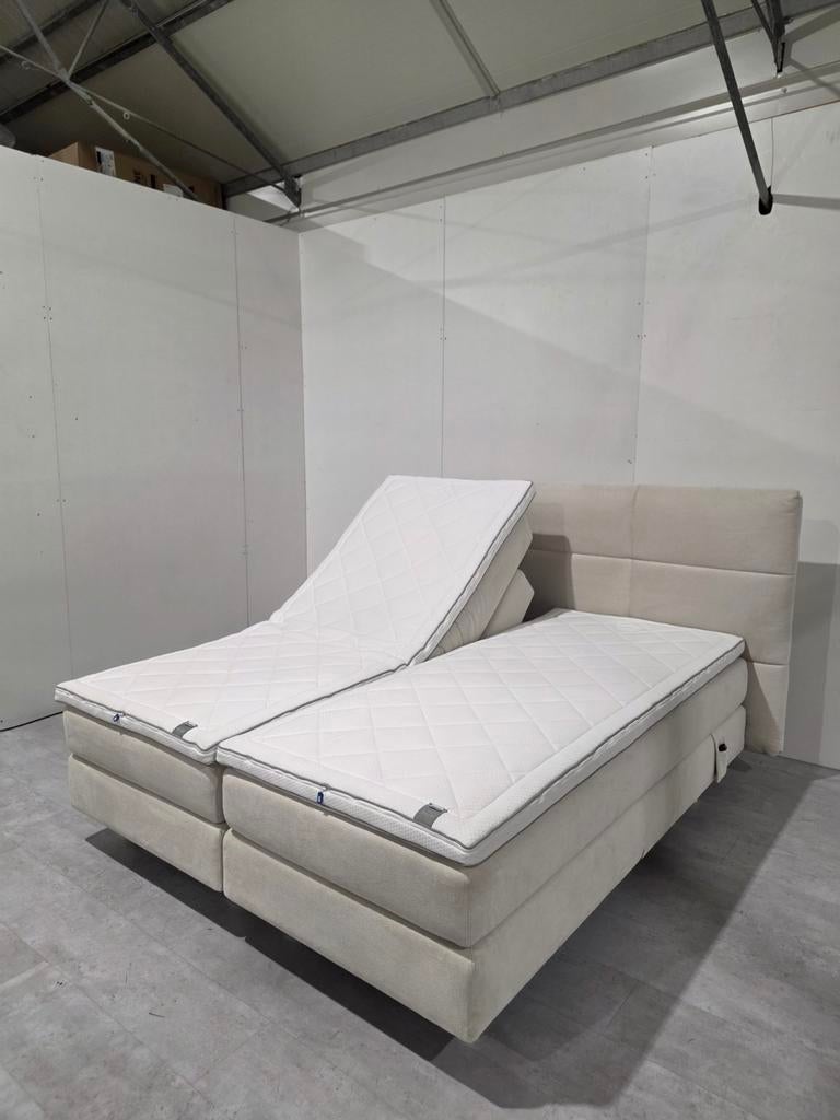Showroom Auping Boxspring 180x210 Elektrisch, 210 cm, Tweepersoons, Ophalen of Verzenden, Zo goed als nieuw
