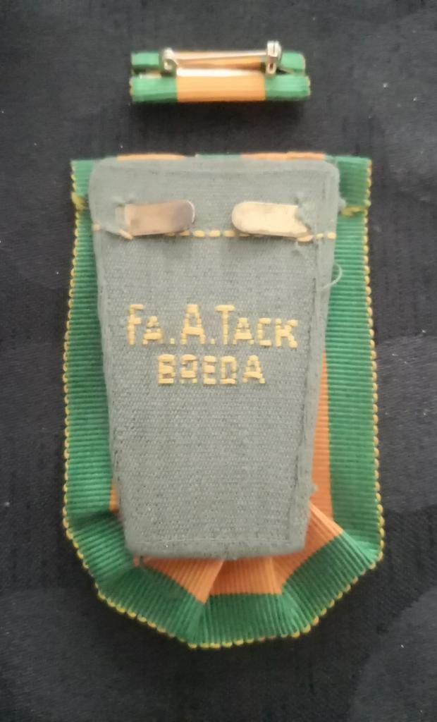 Oorlogsherrineringskruis met gesp en baton, Verzenden, Landmacht, Nederland, Boek of Tijdschrift