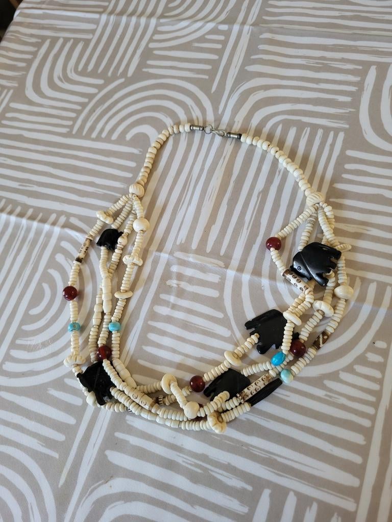 Ketting met olifantjes, Ophalen of Verzenden, Zo goed als nieuw, Beige