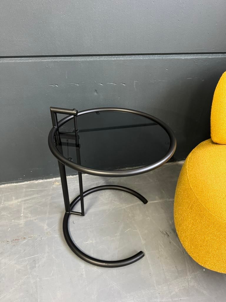 Showroommodel ClassiCon E-1027 bijzettafel | Eileen Gray, Minder dan 55 cm, Metaal of Aluminium, Rond, Zo goed als nieuw