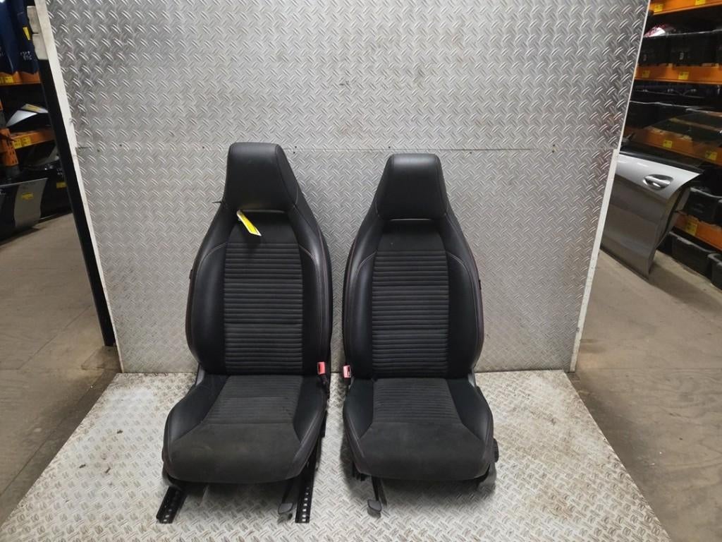 mercedes CLA 117 2014 BEKLEDINGSET ID58606, Ophalen, Gebruikt, Mercedes-Benz