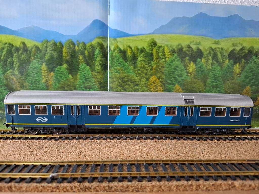 Roco 4232B Plan W van de NS., Gebruikt, Gelijkstroom, Verzenden, Wagon