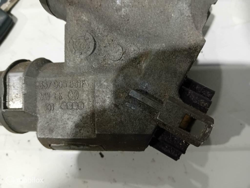Contactslot Volkswagen Golf 3 357905851F 357905851D, Auto-onderdelen, Gebruikt, Ophalen of Verzenden