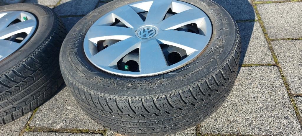 Winterbanden (4x) 16 inch, stalen velgen, Wieldoppen VW, Auto-onderdelen, Banden en Velgen, Ophalen, Gebruikt, Velg(en), 16 inch