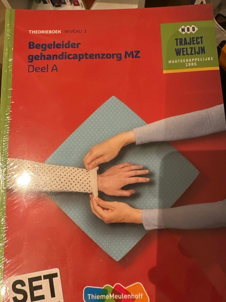 Begeleider gehandicaptenzorg MZ - Deel A & B, Boeken, Ophalen of Verzenden, Zo goed als nieuw, MBO