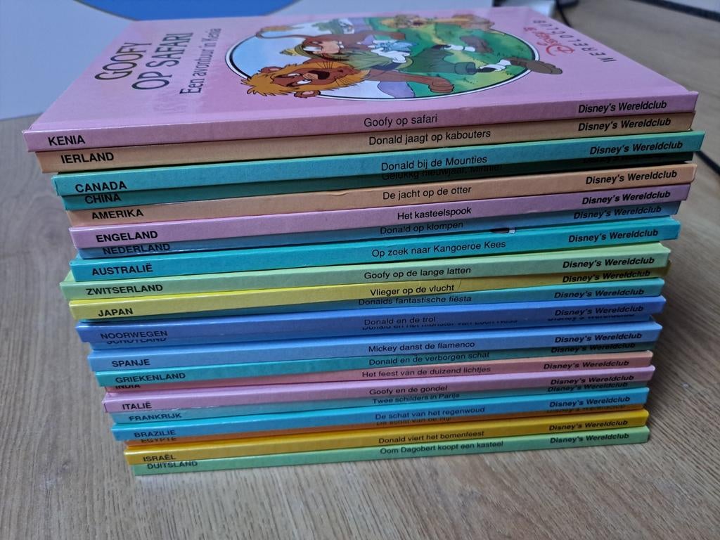 Boeken Disney's wereldclub, Verzamelen, Disney, Ophalen of Verzenden, Overige figuren, Gebruikt, Overige typen