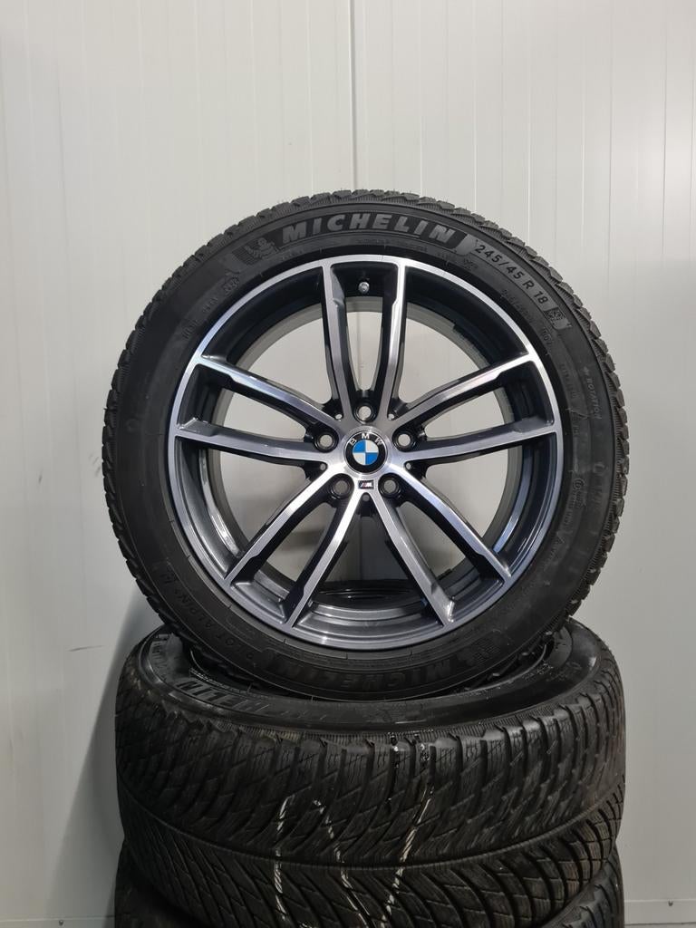 18' BMW 5 Serie G30 G31 Styling 662M met winterbanden, 18 inch, 245 mm, Banden en Velgen, Personenwagen