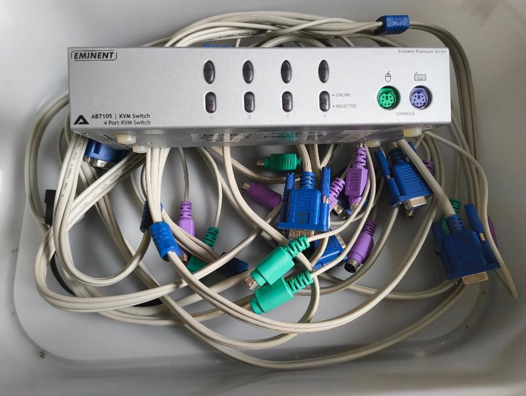 4 poort KVM switch, Computers en Software, Overige Computers en Software, Ophalen of Verzenden, Gebruikt