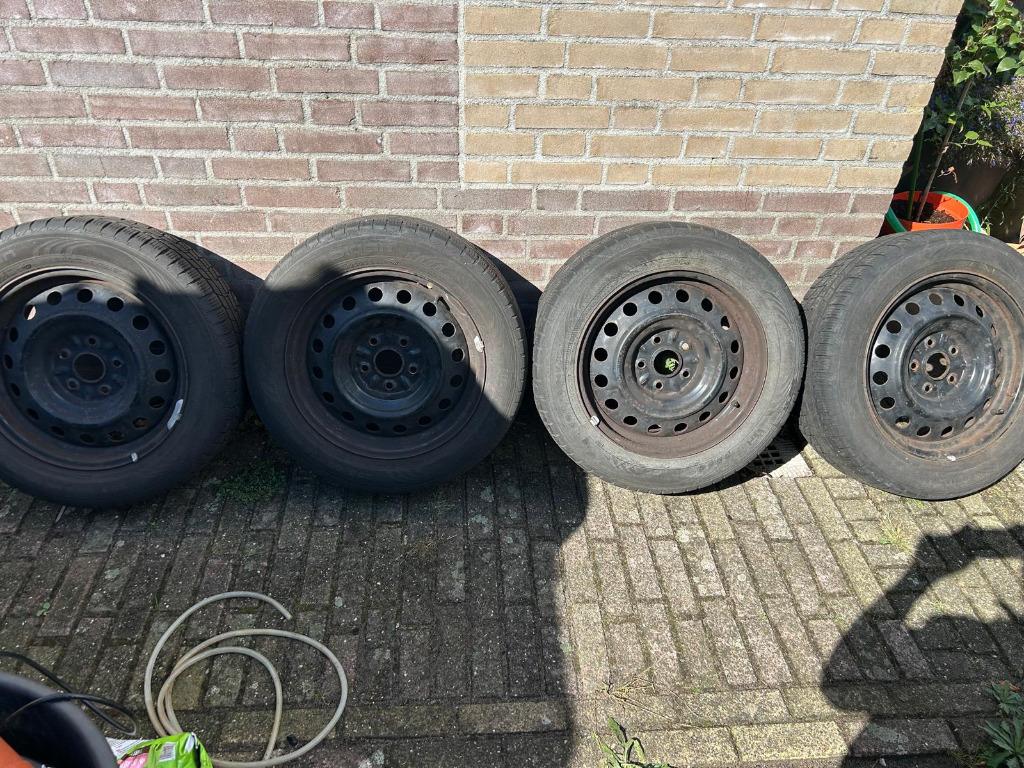 winterbanden hyundai i30, Auto-onderdelen, Banden en Velgen, Ophalen, Gebruikt, 16 inch, Banden en Velgen