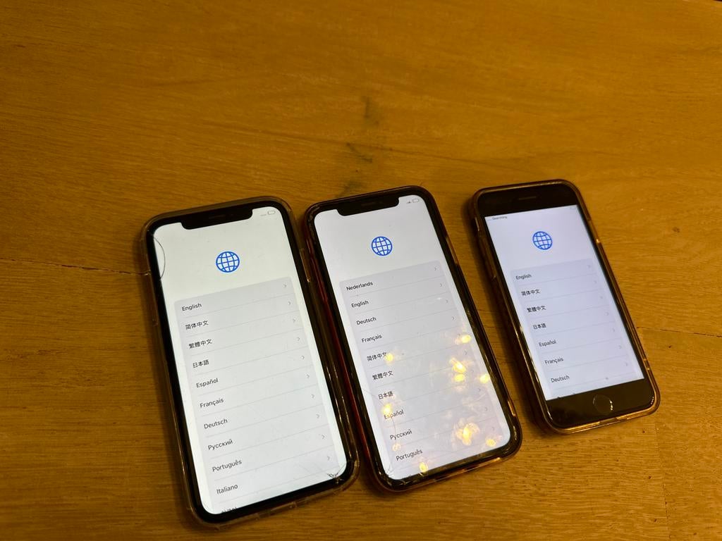 3x iPhones: XR, XR en 8, Telecommunicatie, Mobiele telefoons | Apple iPhone, Ophalen, Gebruikt, Zwart, IPhone XR