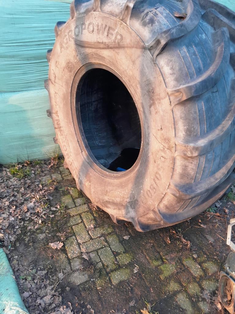 dneproshina agropower 1050/50 r32  mest tank onderdelen, Auto-onderdelen, Banden en Velgen, Ophalen of Verzenden, Zomerbanden
