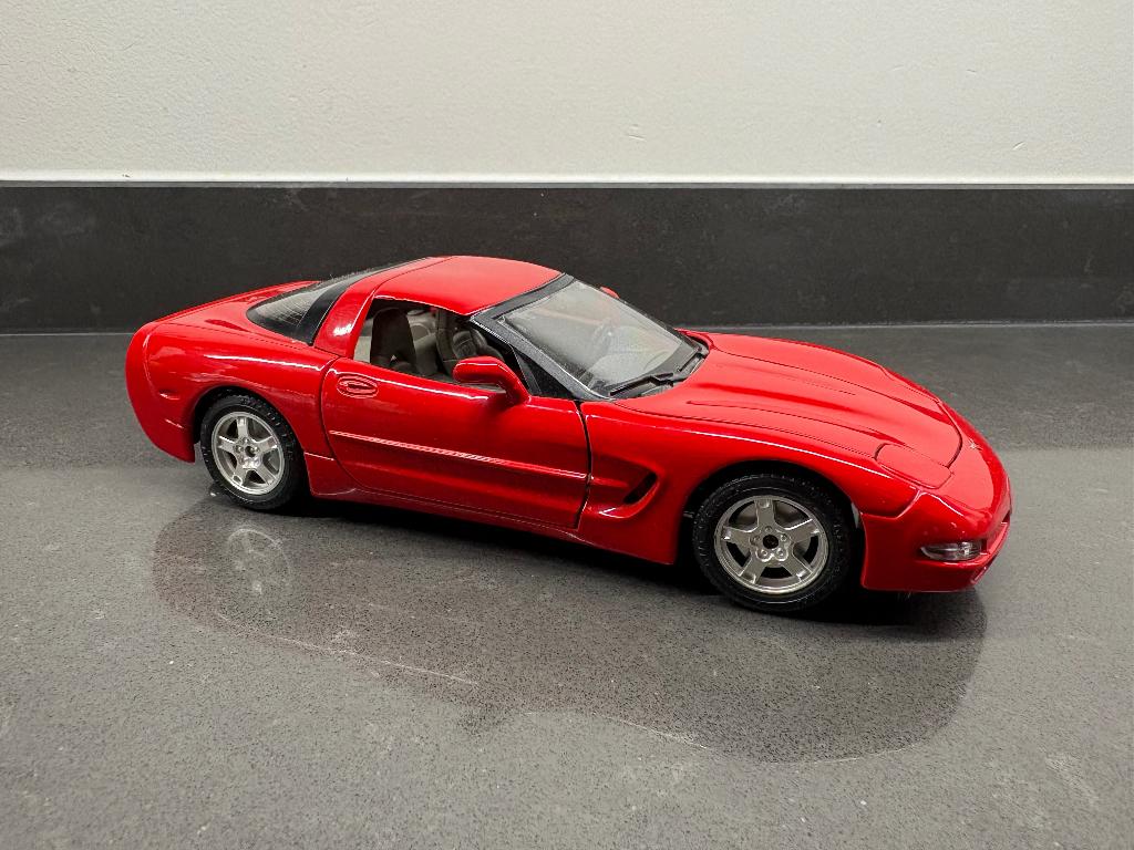 Bburago Chevrolet Corvette, Hobby en Vrije tijd, Modelauto's | 1:24, Ophalen of Verzenden, Zo goed als nieuw, Auto, Bburago