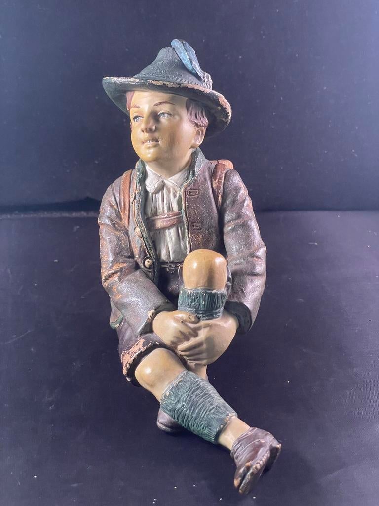 Antiek beeldje van terracotta uit Oostenrijk., Antiek en Kunst, Kunst | Beelden en Houtsnijwerken, Ophalen of Verzenden