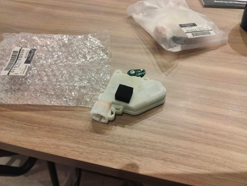 Originele Nissan 350Z Deurslot Actuator, Deur, Nieuw, Ophalen of Verzenden, Achter
