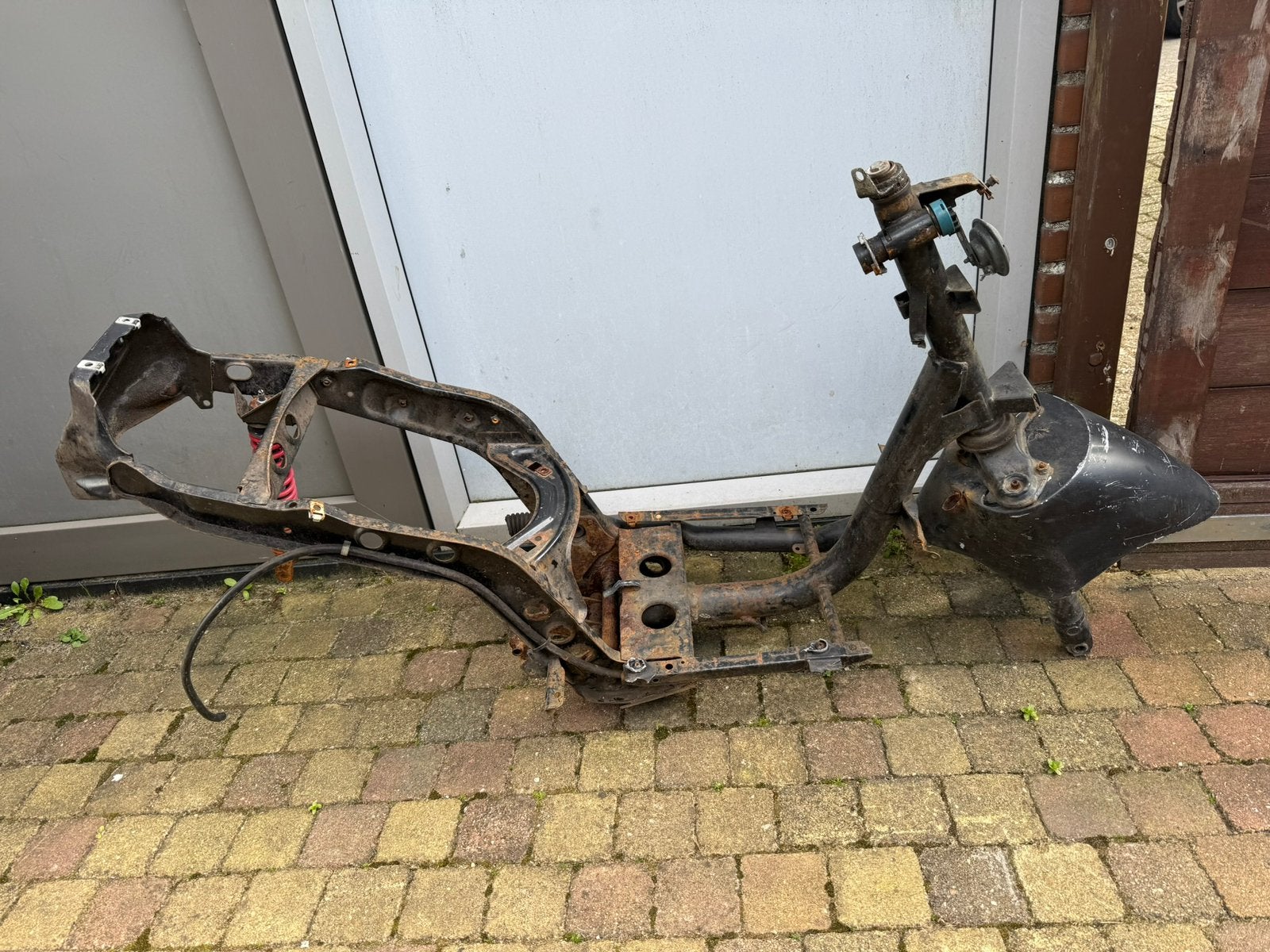 Zip 2000 frame zonder 123/kenteken voorvork vering sub etc, Ophalen of Verzenden