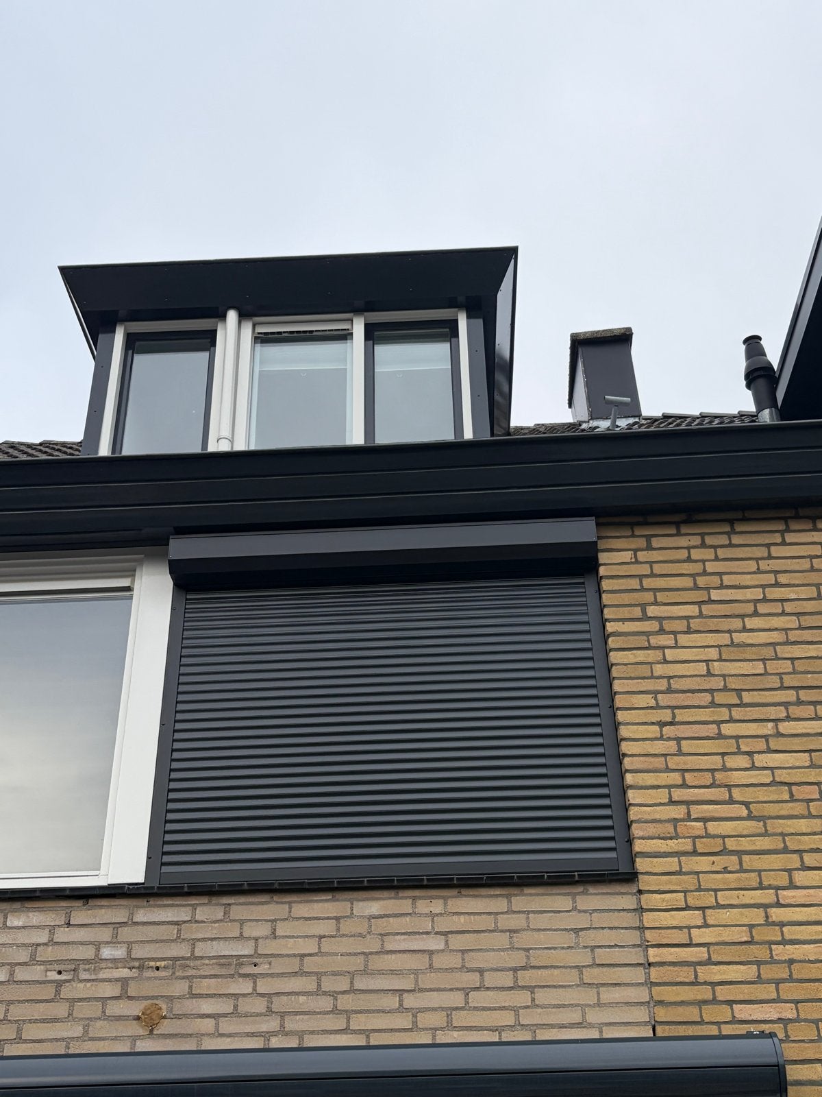Elektrisch Rolluik - Zo goed als nieuw en moet weg!, Doe-het-zelf en Verbouw, Ophalen of Verzenden, Zo goed als nieuw, Grijs, Elektrische bediening