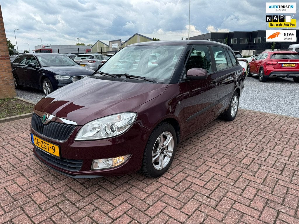 Skoda Fabia Combi 1.2 TSI Ambition Busnessline, Trekhaak, Na, Voorwielaandrijving, Euro 5, Stof, Zwart