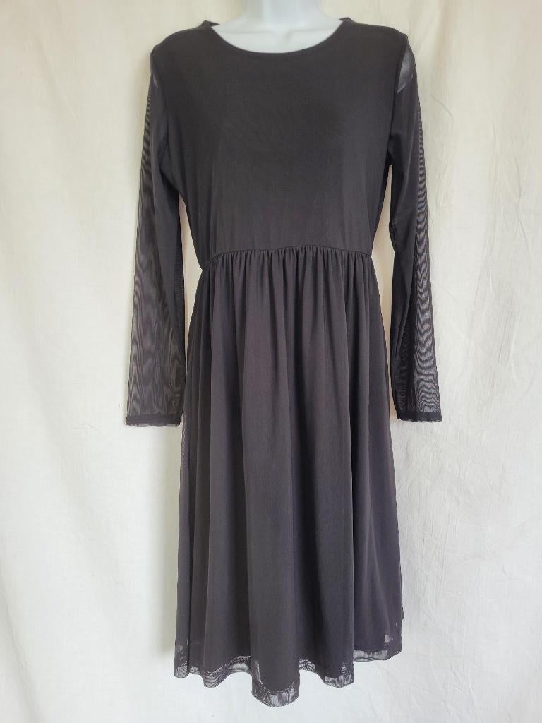 Gave zwarte jurk mt M merk Sisters Point, Kleding | Dames, Jurken, Zo goed als nieuw, Maat 38/40 (M), Zwart, Onder de knie, Ophalen of Verzenden