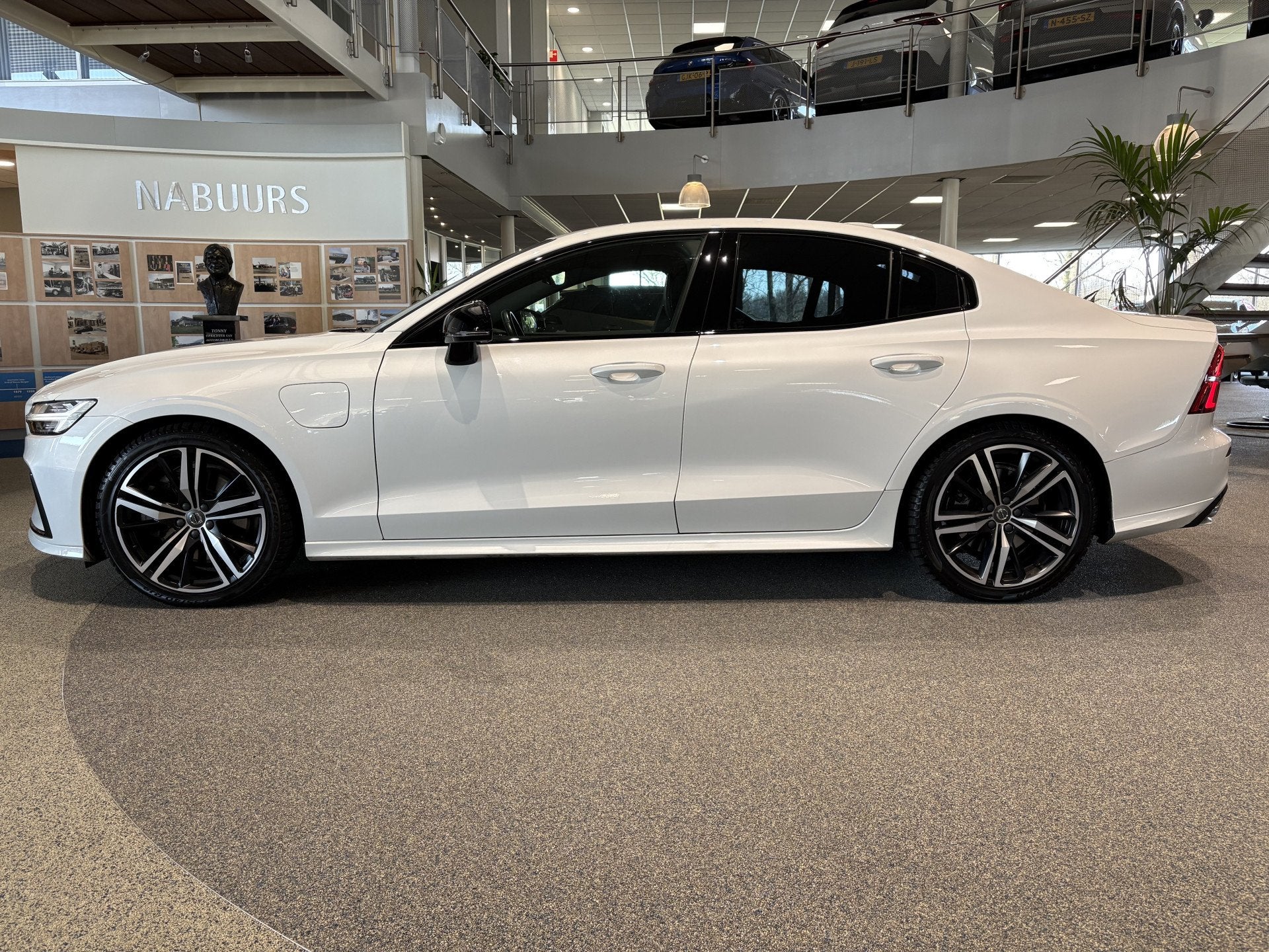 Volvo S60 2.0 T6 AWD Twin Engine R-Design NL auto, Trekhaak,, Auto's, Automaat, 12 maanden, Gebruikt, Euro 6