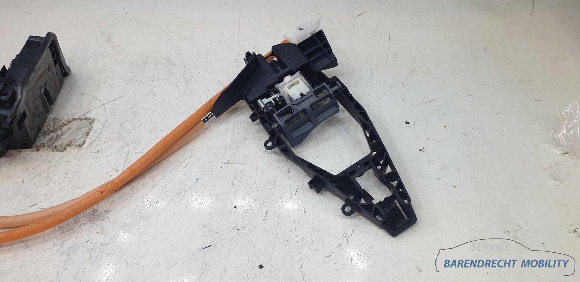 BMW G30 F90 5 serie portierslot links voor LV bestuurderskan, Petuelring 130
80788  Munich, DE, Gebruikt, Info@bmw.de, Voor